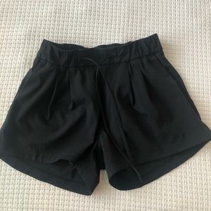 Lululemon Stroll at Sundown Shorts 3” 🌅